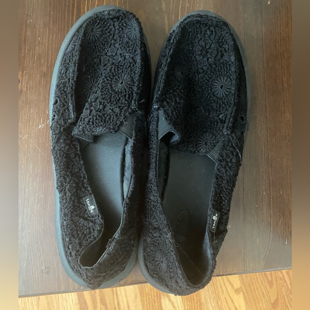 Sanuk Donna Crochet Size 8 Sanuks